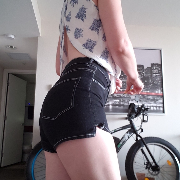 H&M High Waisted Shorts - Picture 1 of 6